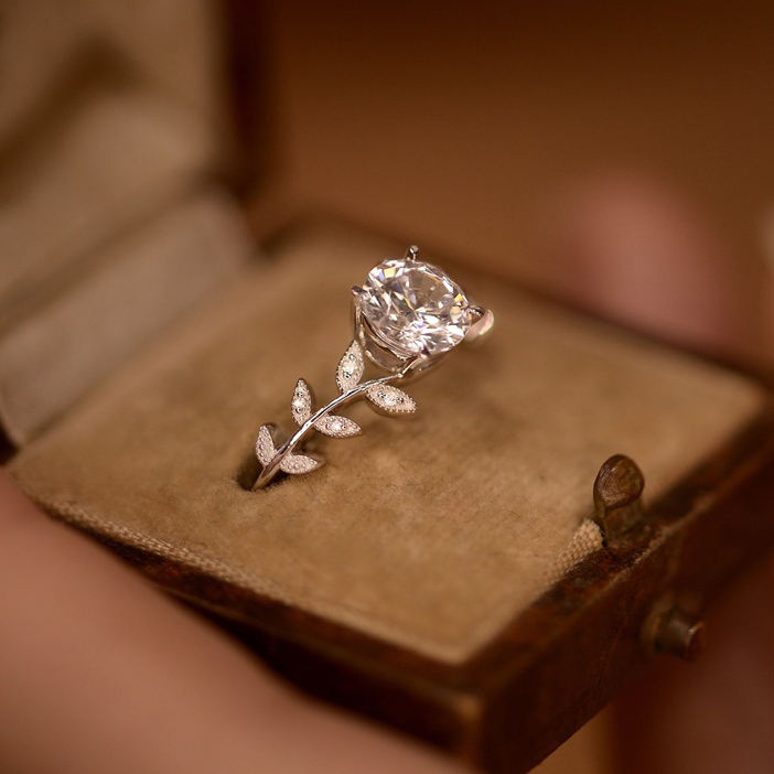 Pure Leaf Ring – The Essence of Natural Elegance