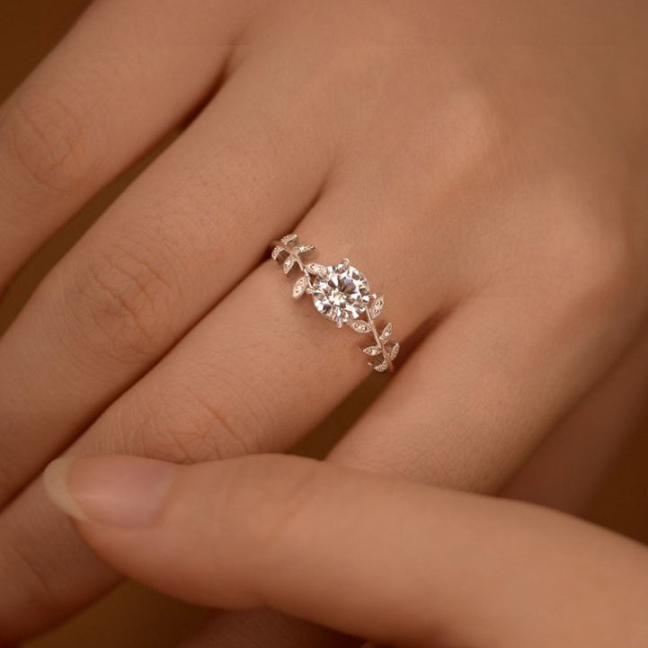 Pure Leaf Ring – The Essence of Natural Elegance